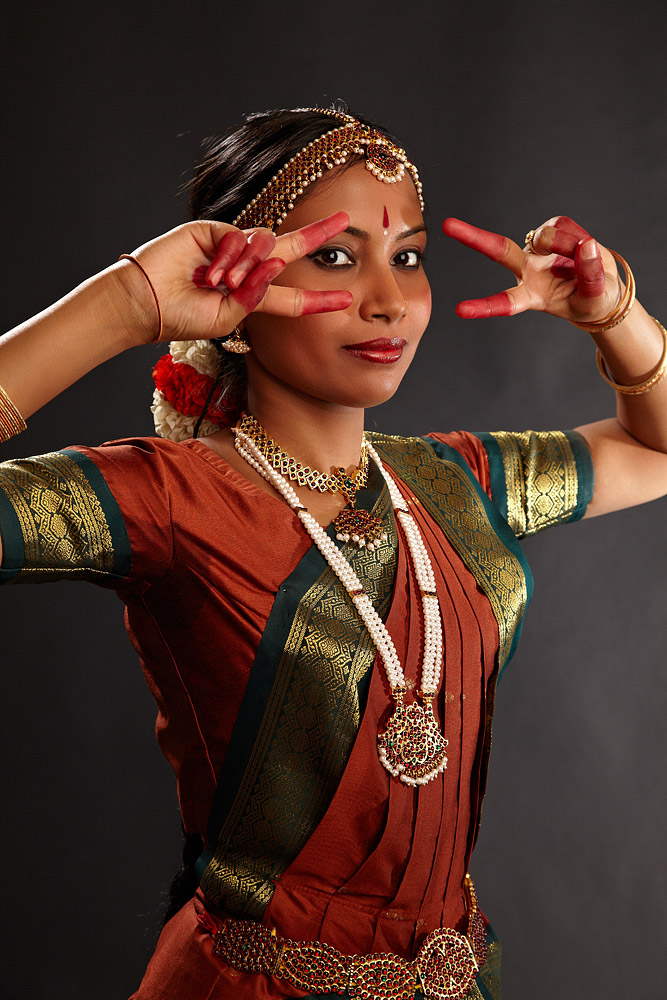 gestica este importanta in dansul indian